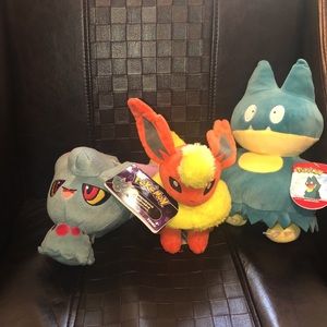 Pokémon Munchlax,  Flareon and Misdreavus